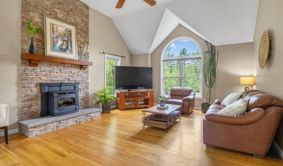 212 Oak Hill Rd, Barrington, NH 03825 - 4 Beds, 3 Bath
