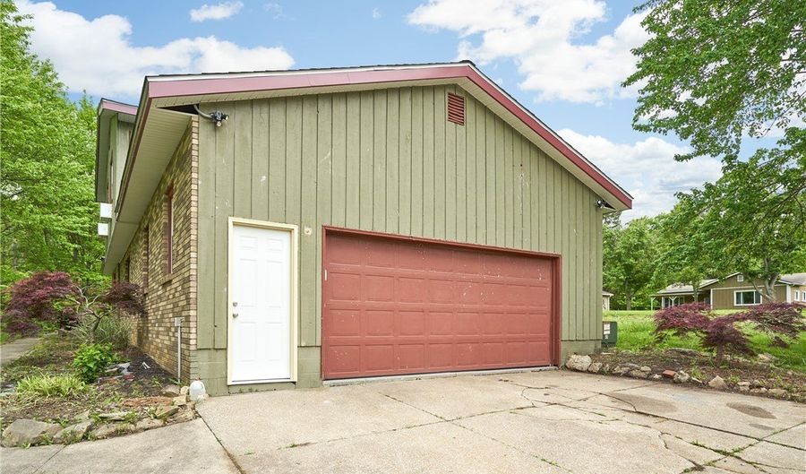 2635 Martin Rd, Akron, OH 44333 - 3 Beds, 3 Bath