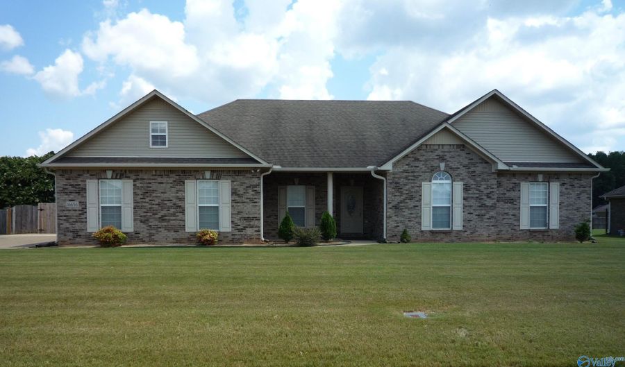 16656 Bellewood Dr, Athens, AL 35613 - 3 Beds, 2 Bath