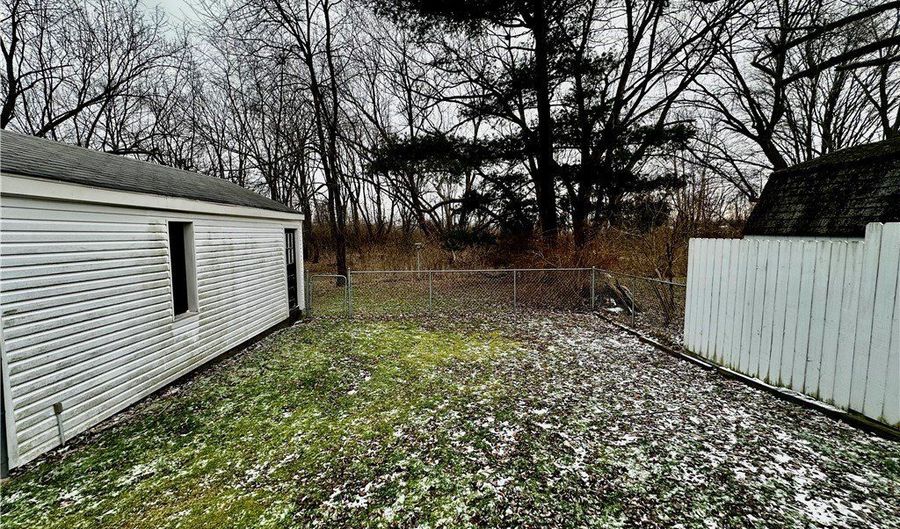 2541 Nesmith Lake Blvd, Akron, OH 44314 - 1 Beds, 1 Bath