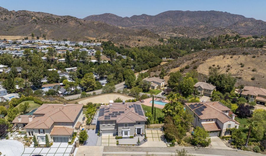 1915 Hazel Nut Ct, Agoura Hills, CA 91301 - 5 Beds, 5 Bath