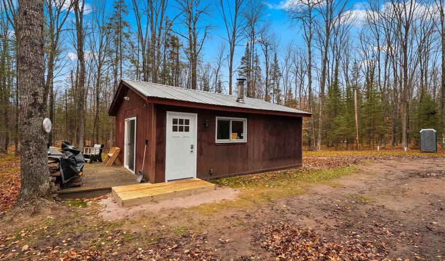 W5065 BEAR PAW Road, Amberg, WI 54102 - 1 Beds, 1 Bath
