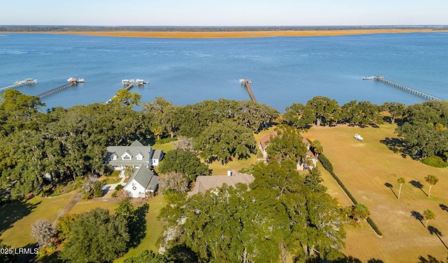 210 Old Plantation Dr W, Beaufort, SC 29907 - 4 Beds, 4 Bath