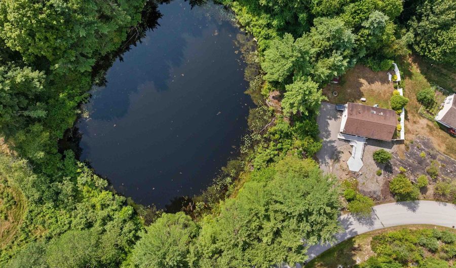 10 Raiders Ln, Raymond, NH 03077 - 3 Beds, 2 Bath