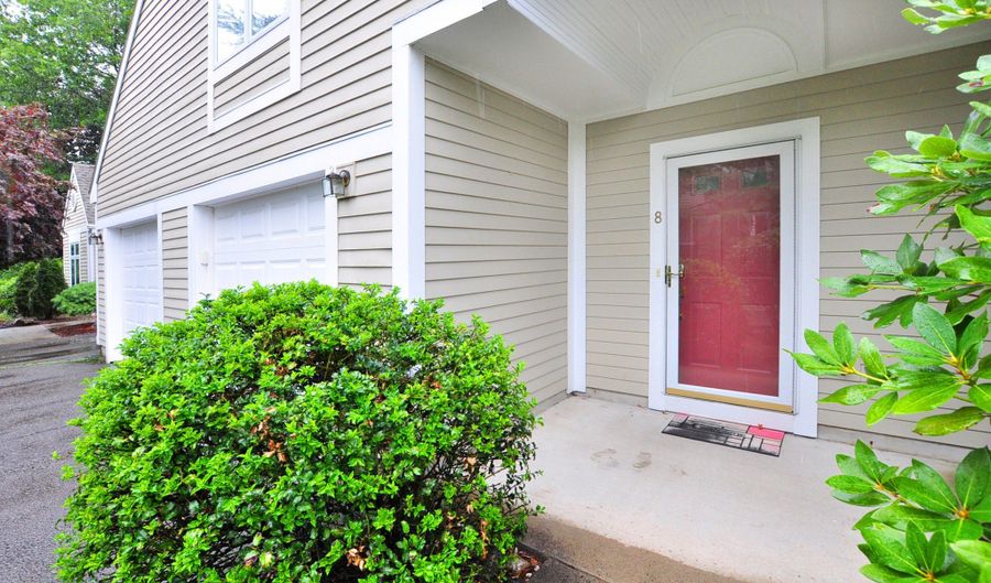 8 Centerbrook Ct 8, Avon, CT 06001 - 3 Beds, 4 Bath