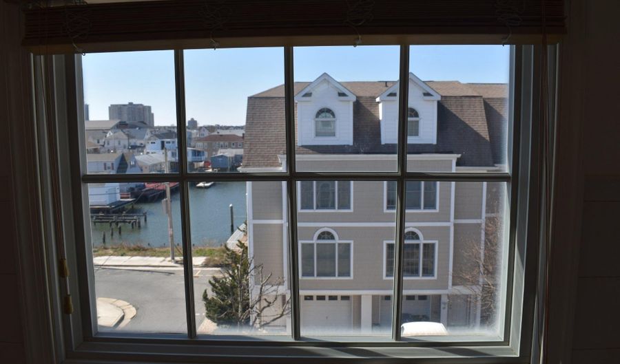 72 CHELSEA Ct, Atlantic City, NJ 08401 - 3 Beds, 3 Bath