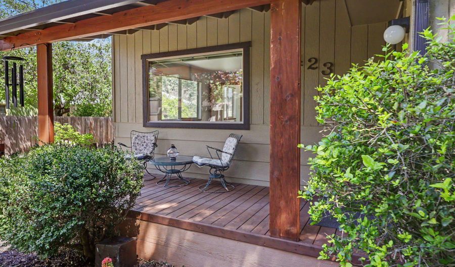 1423 E Main St, Ashland, OR 97520 - 3 Beds, 2 Bath