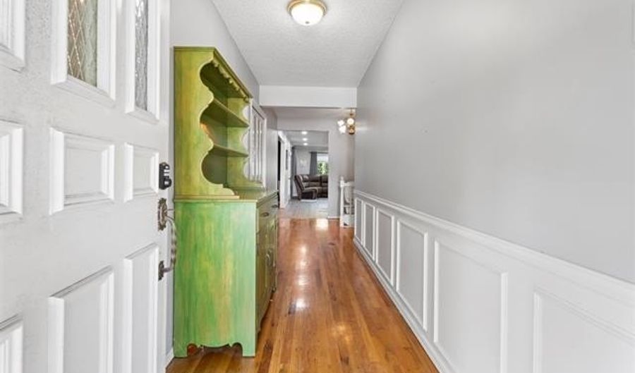 633 Kenwood Dr, Bartlesville, OK 74006 - 4 Beds, 5 Bath