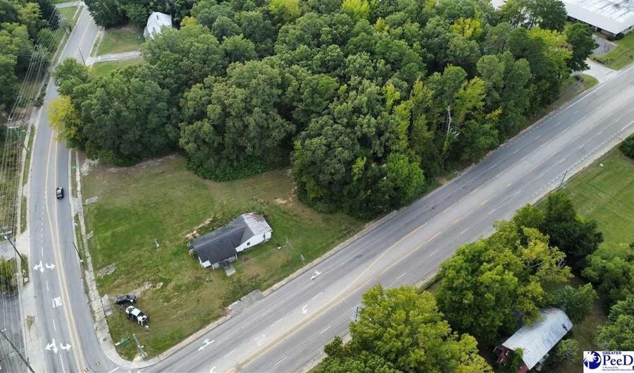 805 W Main St, Bennettsville, SC 29512 - 0 Beds, 2 Bath