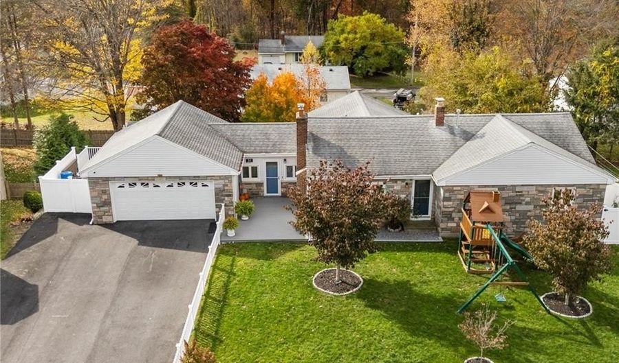 12 Dulles St, Cumberland, RI 02864 - 2 Beds, 2 Bath