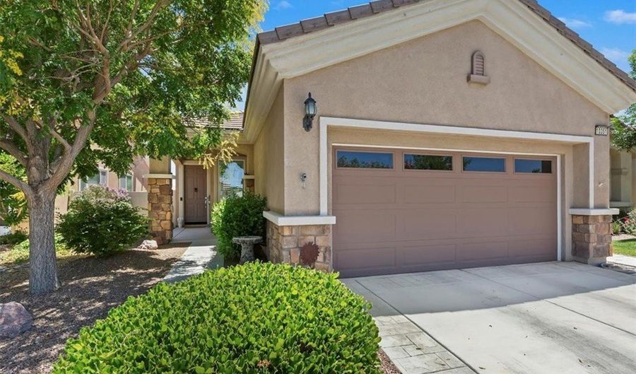 10351 Lakeshore Dr, Apple Valley, CA 92308 - 2 Beds, 2 Bath