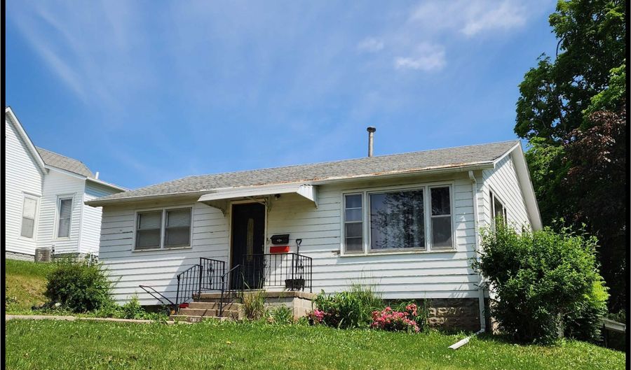 110 E 12th St, Atlantic, IA 50022 - 2 Beds, 2 Bath
