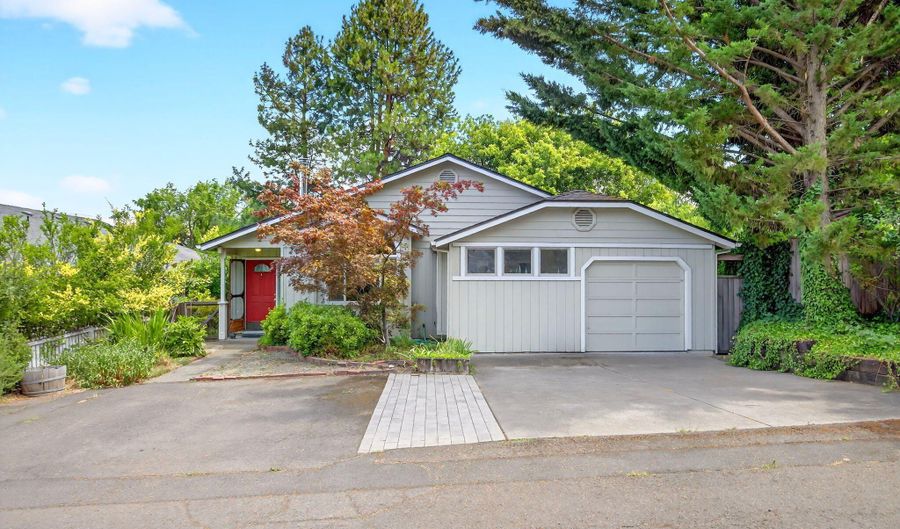 204 Patterson St, Ashland, OR 97520 - 4 Beds, 2 Bath
