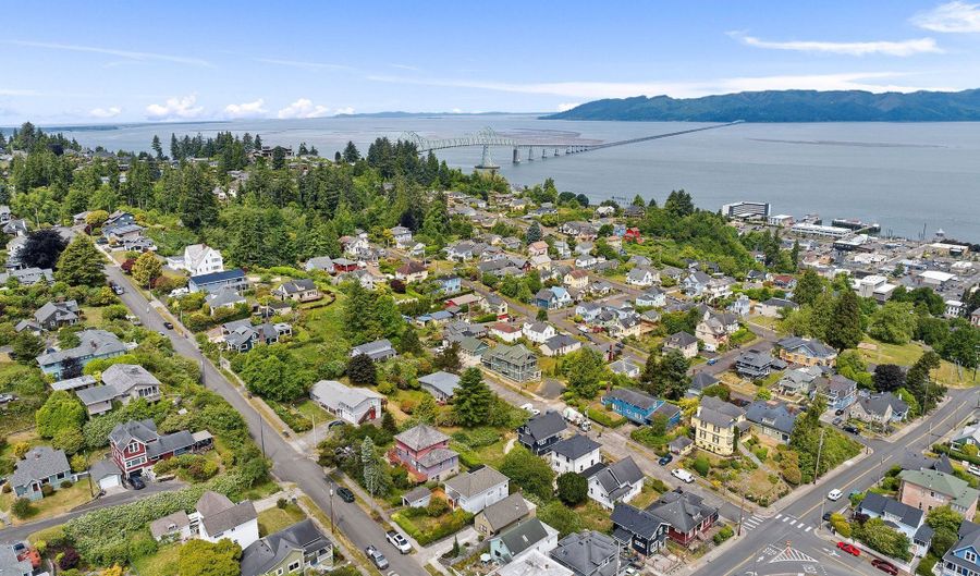 760 JEROME Ave, Astoria, OR 97103 - 2 Beds, 1 Bath