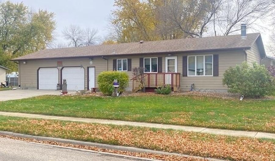 2010 SE 14th Ave, Aberdeen, SD 57401 - 4 Beds, 2 Bath