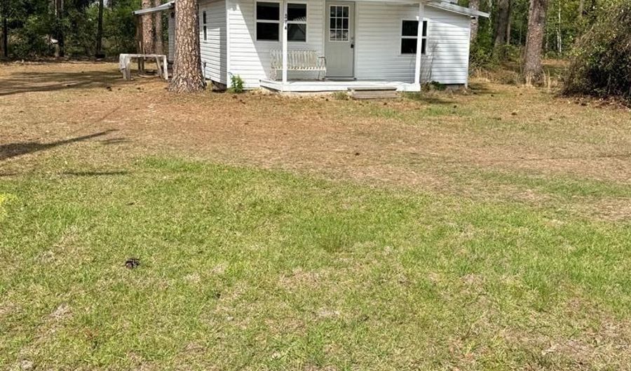 374 Patterson St, Baxley, GA 31513 - 1 Beds, 1 Bath
