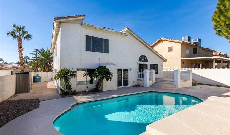 902 Squaw Peak Dr, Henderson, NV 89014 - 5 Beds, 3 Bath