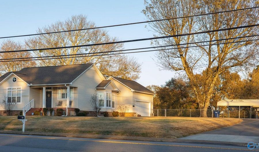 421 S Main St, Arab, AL 35016 - 3 Beds, 2 Bath