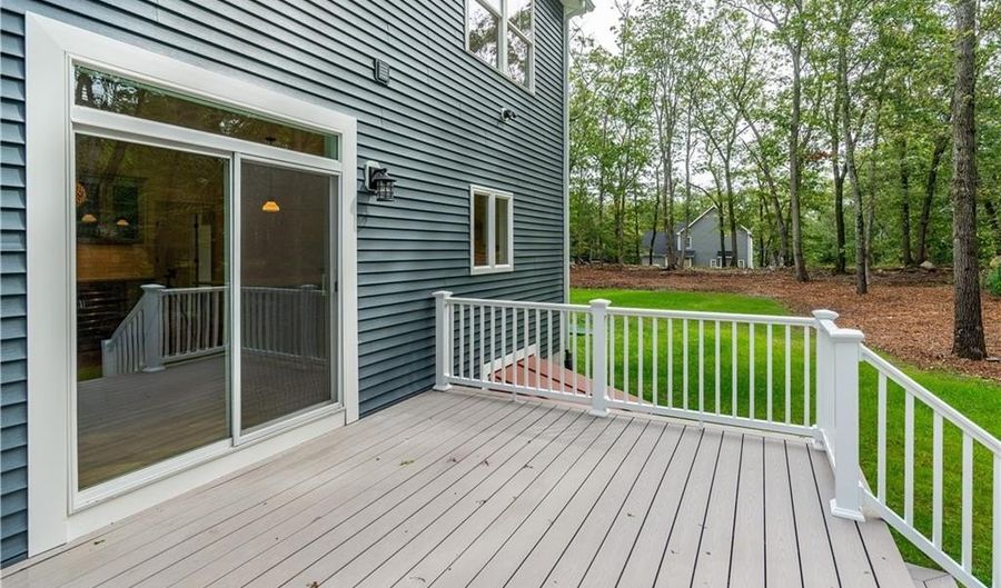 44 Saddlebrook Dr, Warwick, RI 02818 - 4 Beds, 3 Bath