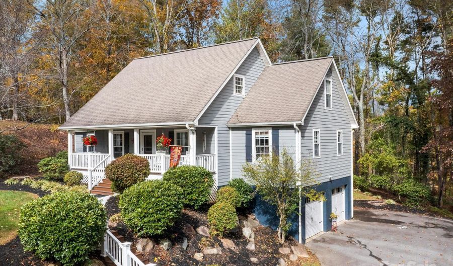 8 Alexander Chapel Dr, Asheville, NC 28804 - 3 Beds, 3 Bath