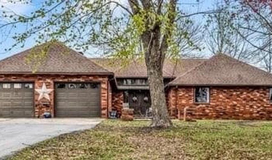 14589 NE County Road 2763 Rd, Adrian, MO 64720 - 4 Beds, 3 Bath
