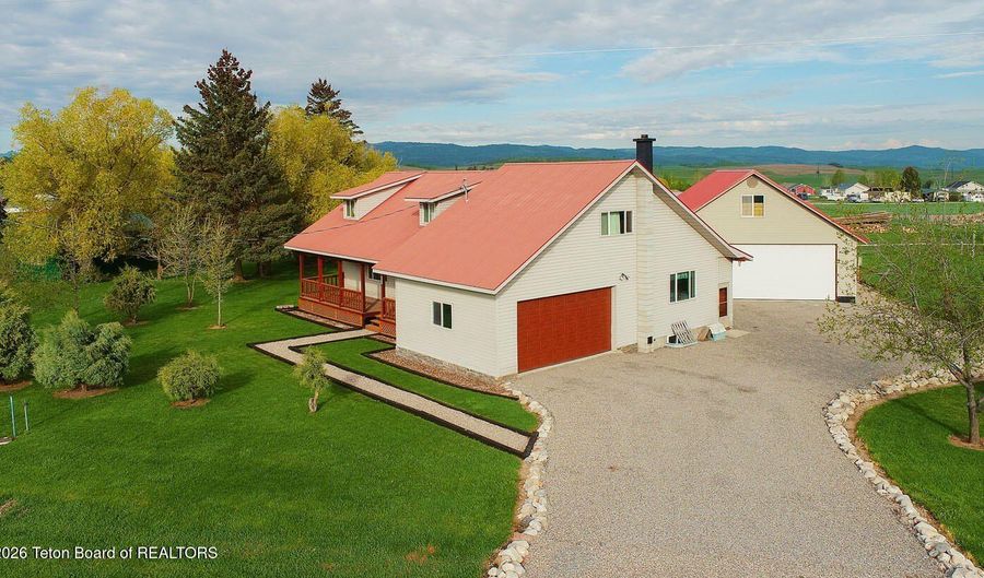 4520 MAIN St, Bedford, WY 83112 - 5 Beds, 3 Bath