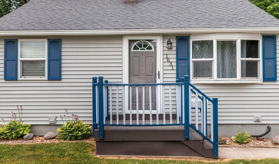 1631 N WILMER St, Appleton, WI 54911 - 3 Beds, 1 Bath