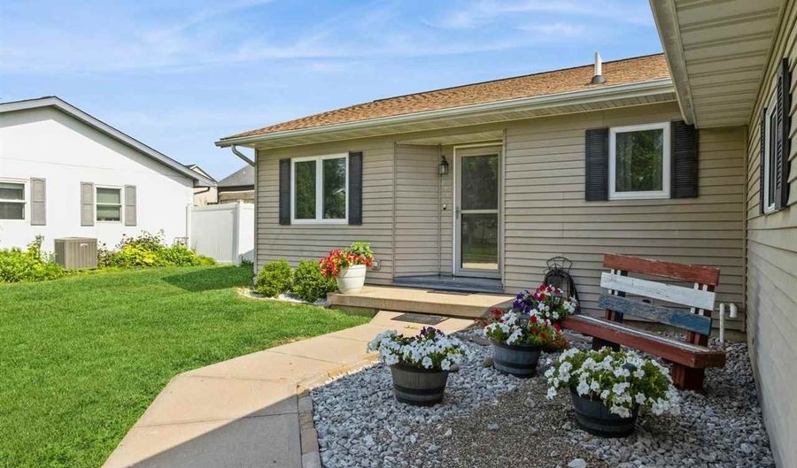 206 Buckeye Ln, Riverside, IA 52327 - 3 Beds, 3 Bath