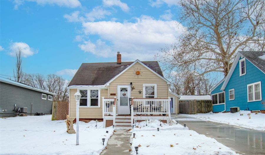 1133 Prairie St, Adel, IA 50003 - 3 Beds, 2 Bath