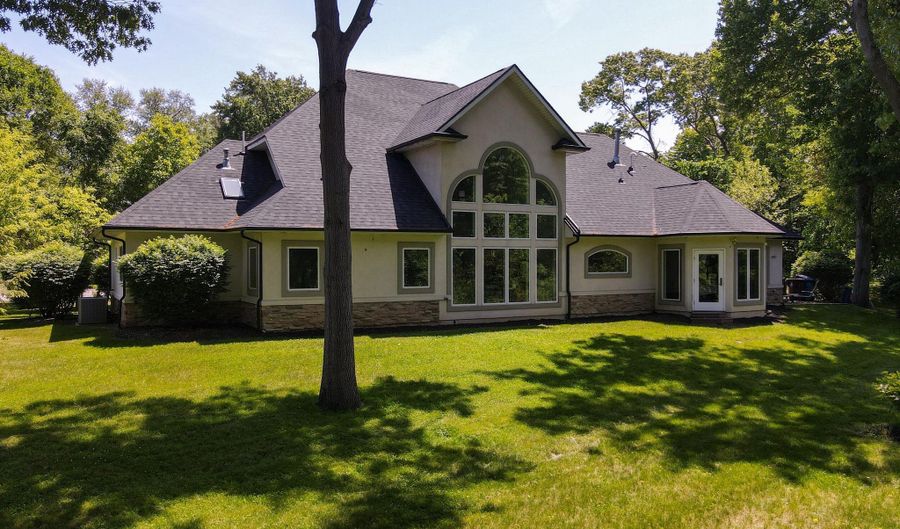 12 S Broadway, Beverly Shores, IN 46301 - 4 Beds, 3 Bath