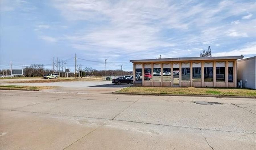 218 S Comanche Ave, Bartlesville, OK 74003 - 0 Beds, 0 Bath