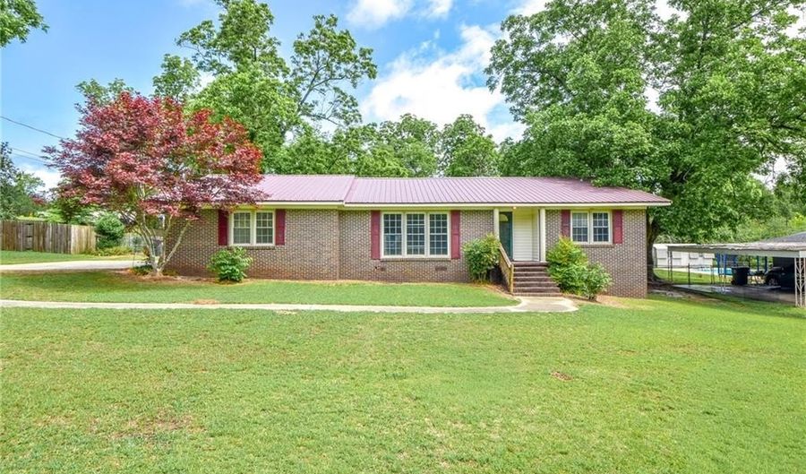 1787 EASTWOOD Dr, Alexander City, AL 35010 - 3 Beds, 2 Bath