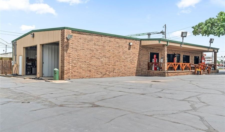 7017 NW 39th Expy, Bethany, OK 73008 - 0 Beds, 0 Bath