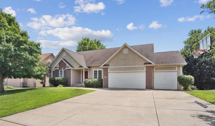 505 NE 21st St, Ankeny, IA 50021 - 5 Beds, 4 Bath