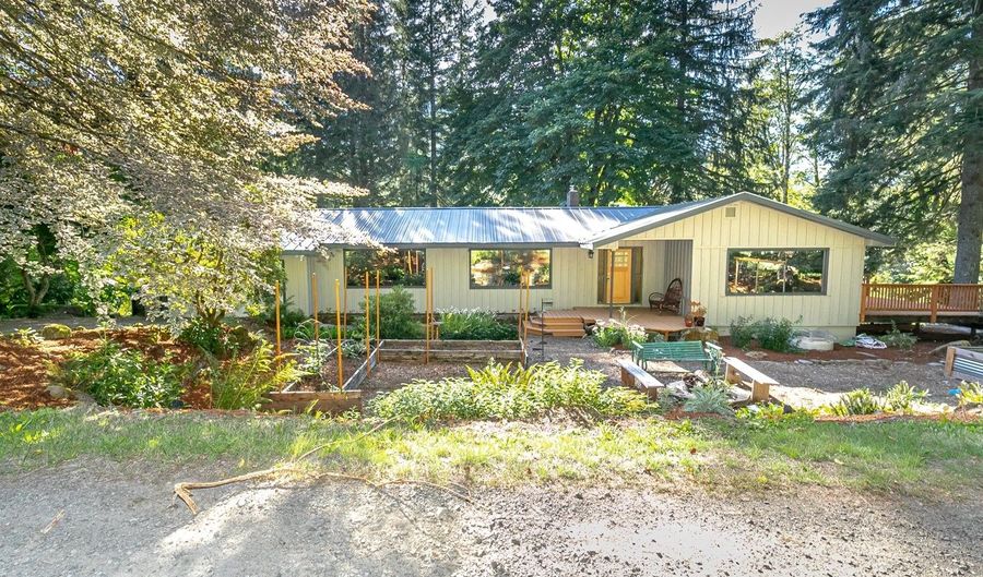 27515 E BELLE LAKE Rd, Rhododendron, OR 97049 - 5 Beds, 3 Bath