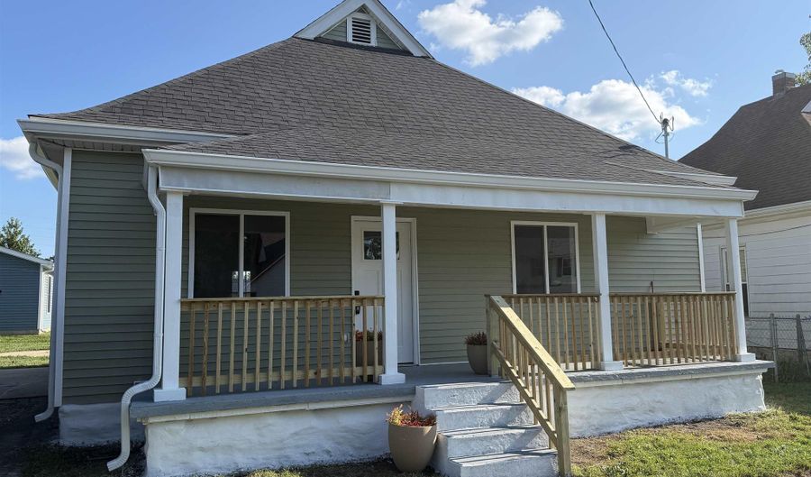 1310 4th St, Bedford, IN 47421 - 3 Beds, 2 Bath