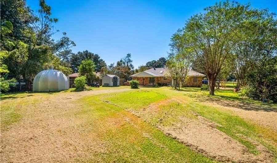 925 OLA Ln, Alexandria, LA 71303 - 3 Beds, 2 Bath