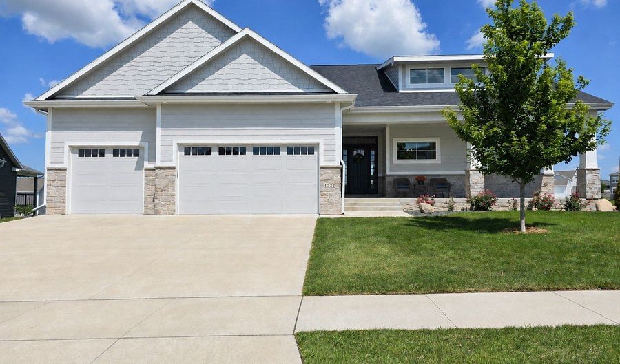 1727 Roebling Rd, Adel, IA 50003 - 3 Beds, 3 Bath