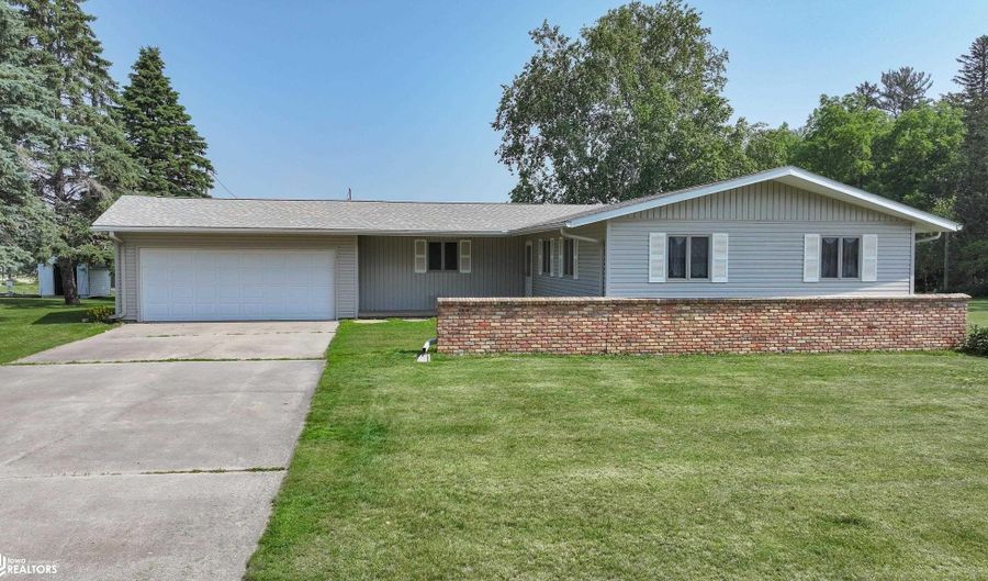 101 Hilltop Dr, Ackley, IA 50601 - 3 Beds, 2 Bath