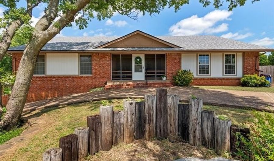 4000 Lakeview Dr, Bartlesville, OK 74006 - 3 Beds, 4 Bath