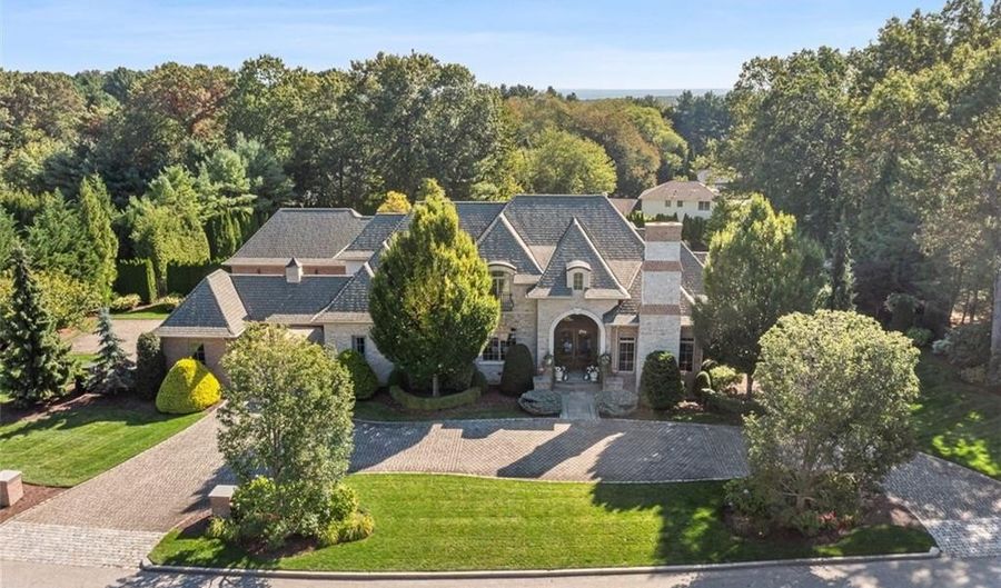 4 Pine Tree Ln, Lincoln, RI 02865 - 5 Beds, 6 Bath