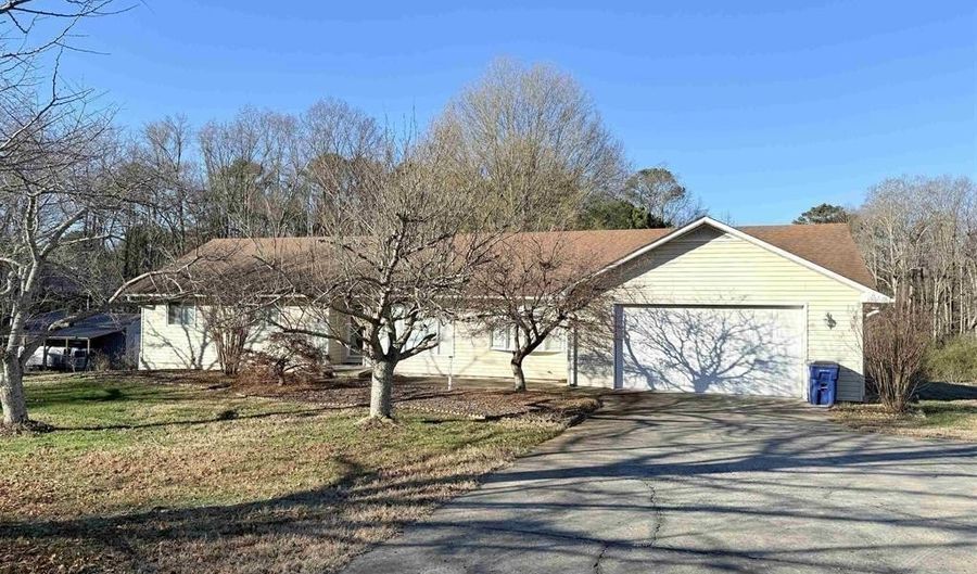 829 10th St NW, Arab, AL 35016 - 4 Beds, 3 Bath