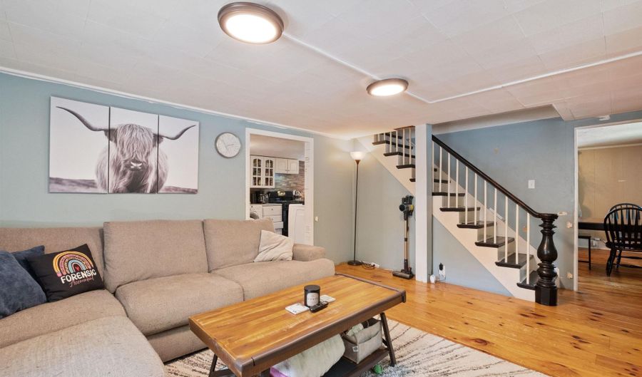 194 Pleasant St, Bristol, NH 03222 - 3 Beds, 1 Bath