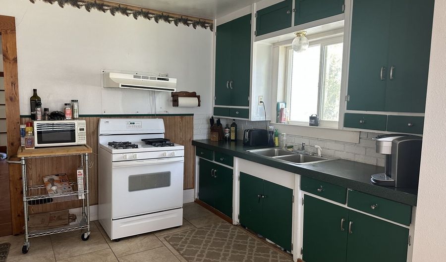 815 Hamilton St, Carlin, NV 89822 - 2 Beds, 1 Bath