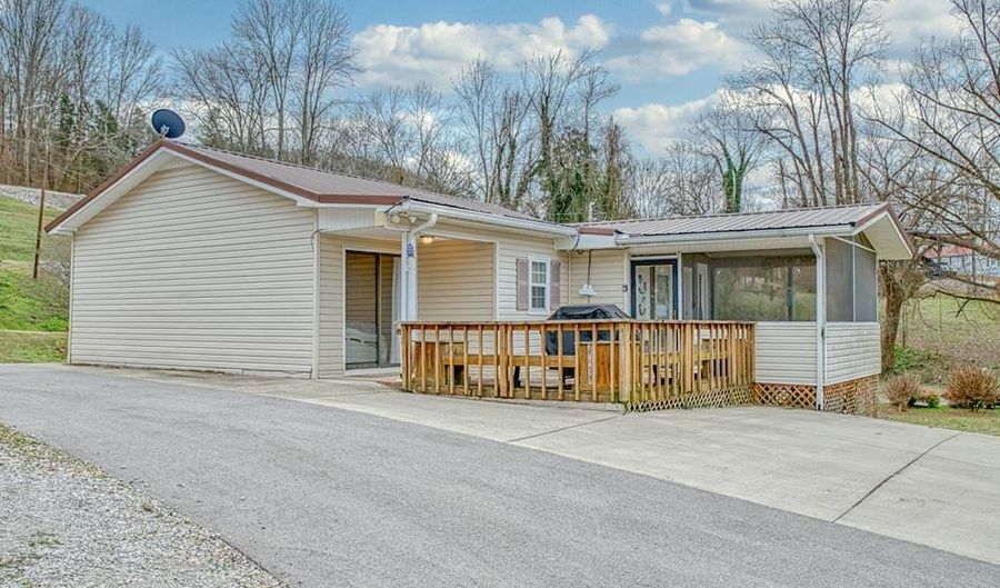 1369 Austin Lake Rd, Baxter, TN 38544 - 3 Beds, 2 Bath