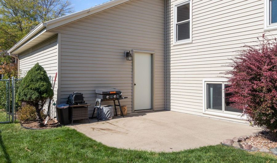 3628 S KERNAN Ave, Appleton, WI 54915 - 3 Beds, 2 Bath