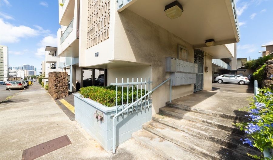 1642 Kewalo St 202, Honolulu, HI 96822 - 1 Beds, 1 Bath