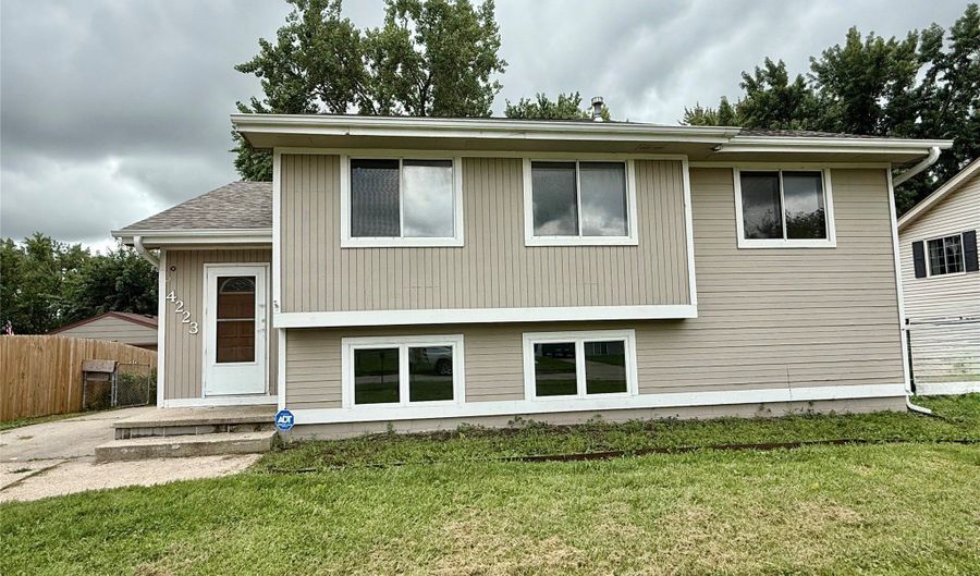 4223 Leyden Ave, Des Moines, IA 50317 - 4 Beds, 1 Bath