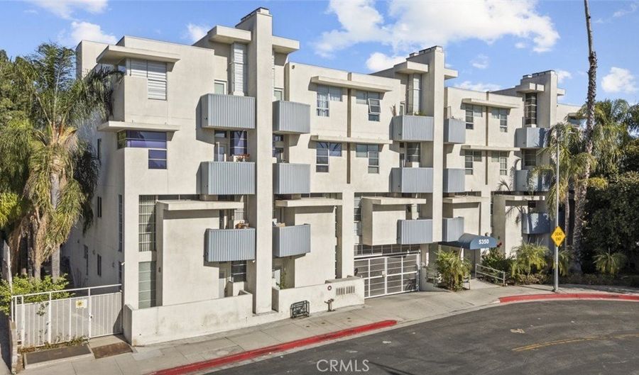 5350 White Oak Ave 113, Encino, CA 91316 - 2 Beds, 2 Bath