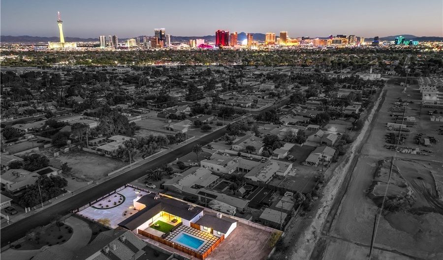 644 Lacy Ln, Las Vegas, NV 89107 - 6 Beds, 4 Bath